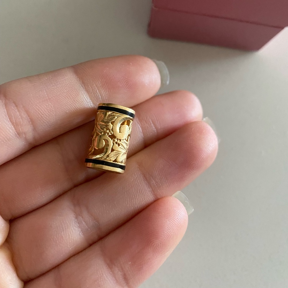 Royal Hawaiian Heritage Jewelry ‘T’ initial Gold Pendant - Picture 3 of 3